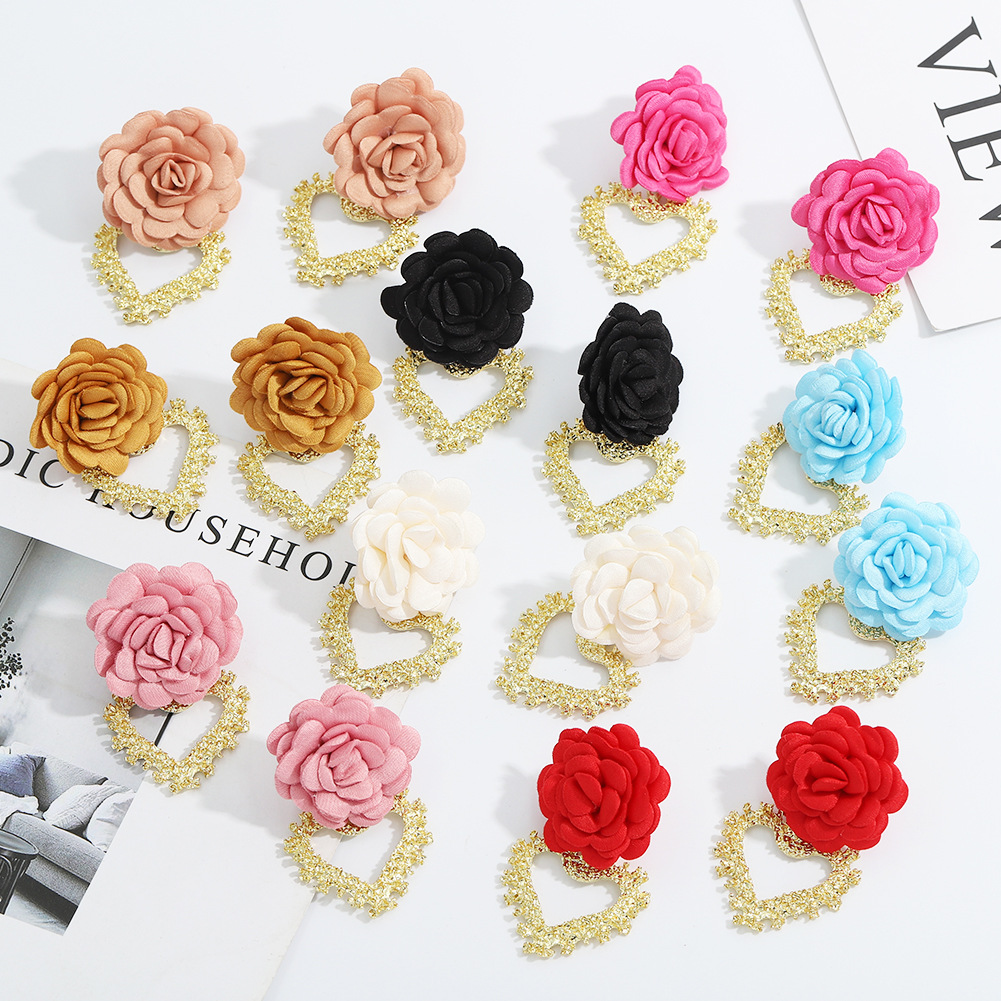 Heart-shaped Fabric Flower Earrings display picture 2