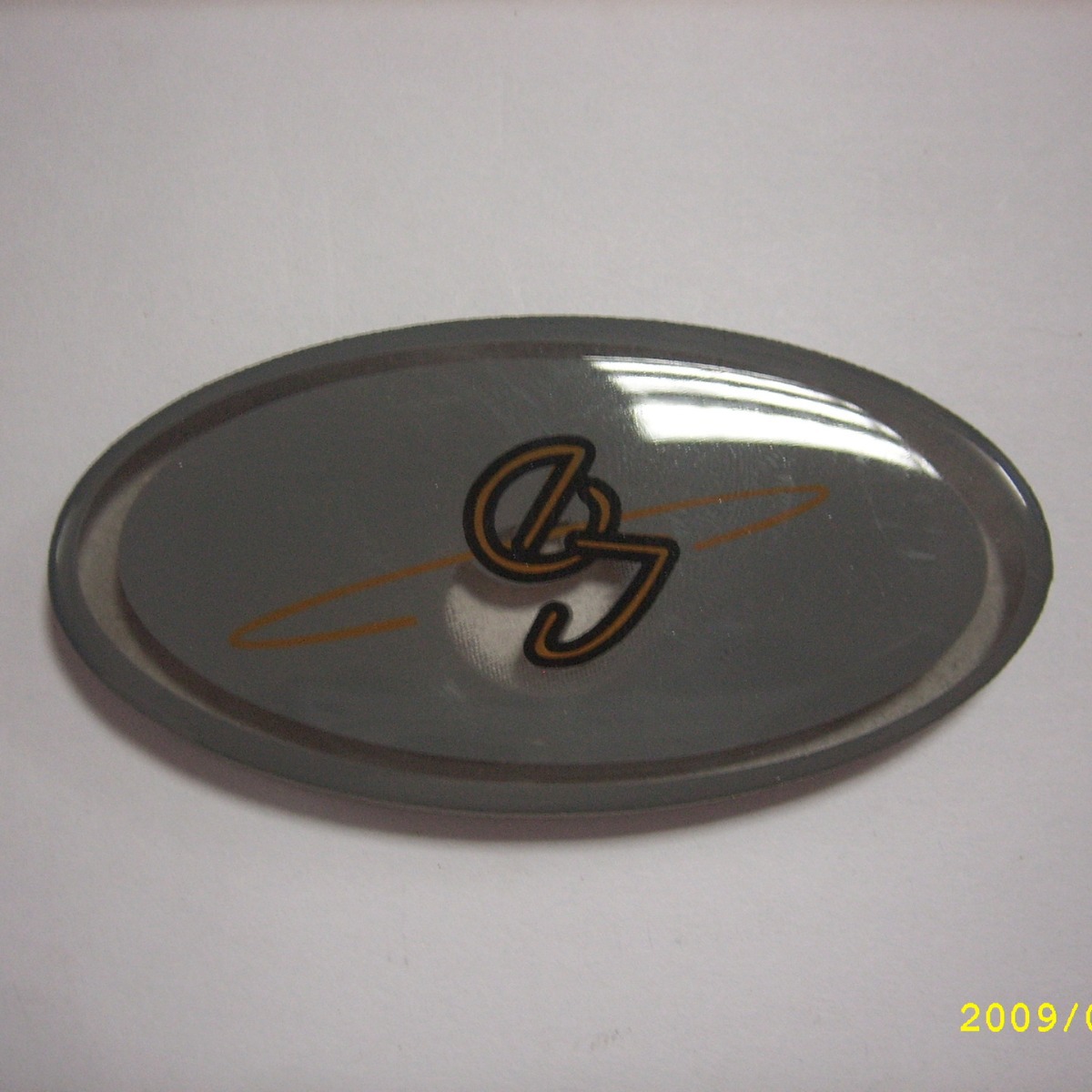 厂家定 制金属logo冲压模切标牌五金模具压字铭牌铝冲压凸字商标