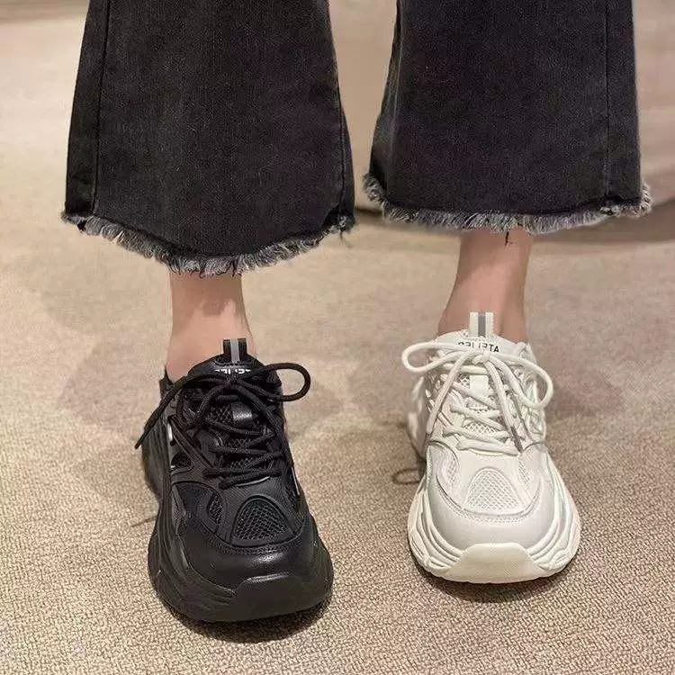 Стильные и универсальные женские кроссовки в стиле "dad shoes" — тренд 2025 года, ранняя осень, новые легкие спортивные кроссовки для увеличения роста.