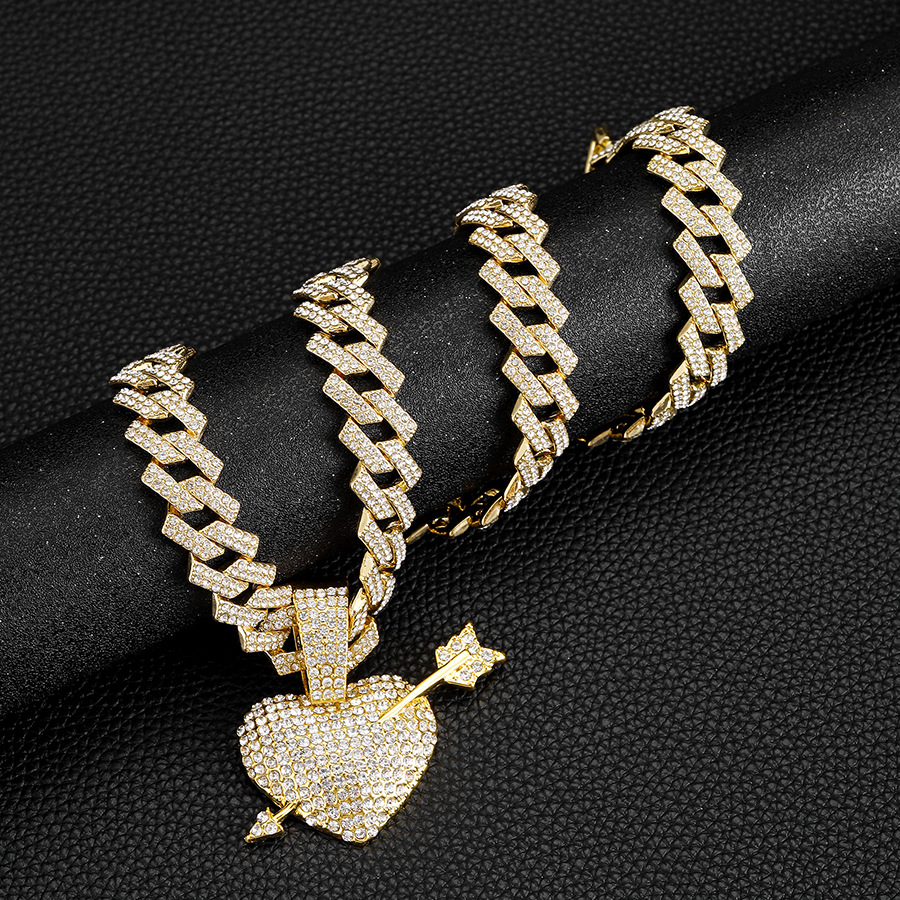27g Weight Alloy Pendant Material Rhinestones Inlay Material Pendant Necklace, Necklace Pendant Classification Alloy Chain Material Cuban Link Chain Curb Chain Chain Type 1 Piece Quantity Daily Occasion Alloy Material Heart Shape, Arrow Pattern All Seasons Season Unisex Gender Inlay Design Exaggerated Style Exaggerated Heart Shape Arrow Alloy Inlay Rhinestones Unisex Pendant Necklace Necklace Pendant Men Pendant Necklaces 无