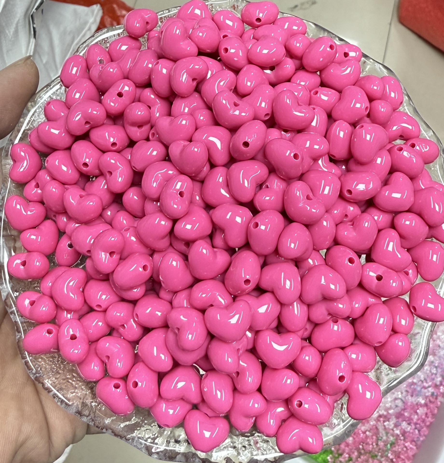 Gordos amor tacos agujeros verticales corazón de桃 cuentas acrílicas pulseras cadenas de teléfonos móviles diy accesorios de joyería 2025 perlas sueltas