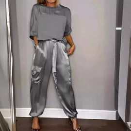 连衣裙;时尚休闲套装;女式T恤