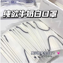 �̰�ɫ����Ů���ֵ�¿��г���һ�����ﶬ������͸����m�W�t