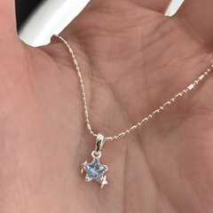 女性用ブルーペンタグラムスターネックレス、軽くて豪華なニッチデザイン、ファッショナブルな気質、インスタイル、絶妙で甘い鎖骨チェーン