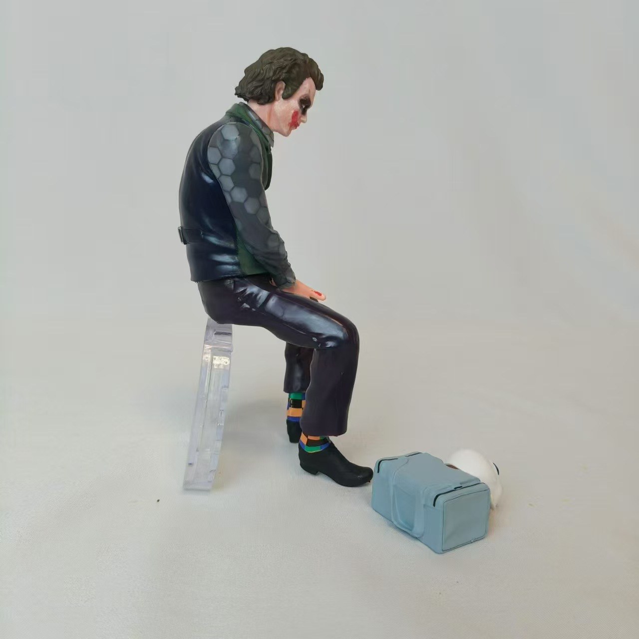 공장 재고 자동차 광대 히스 레저 자동차 장식품 손 동상 자동차 인형 모델 도매