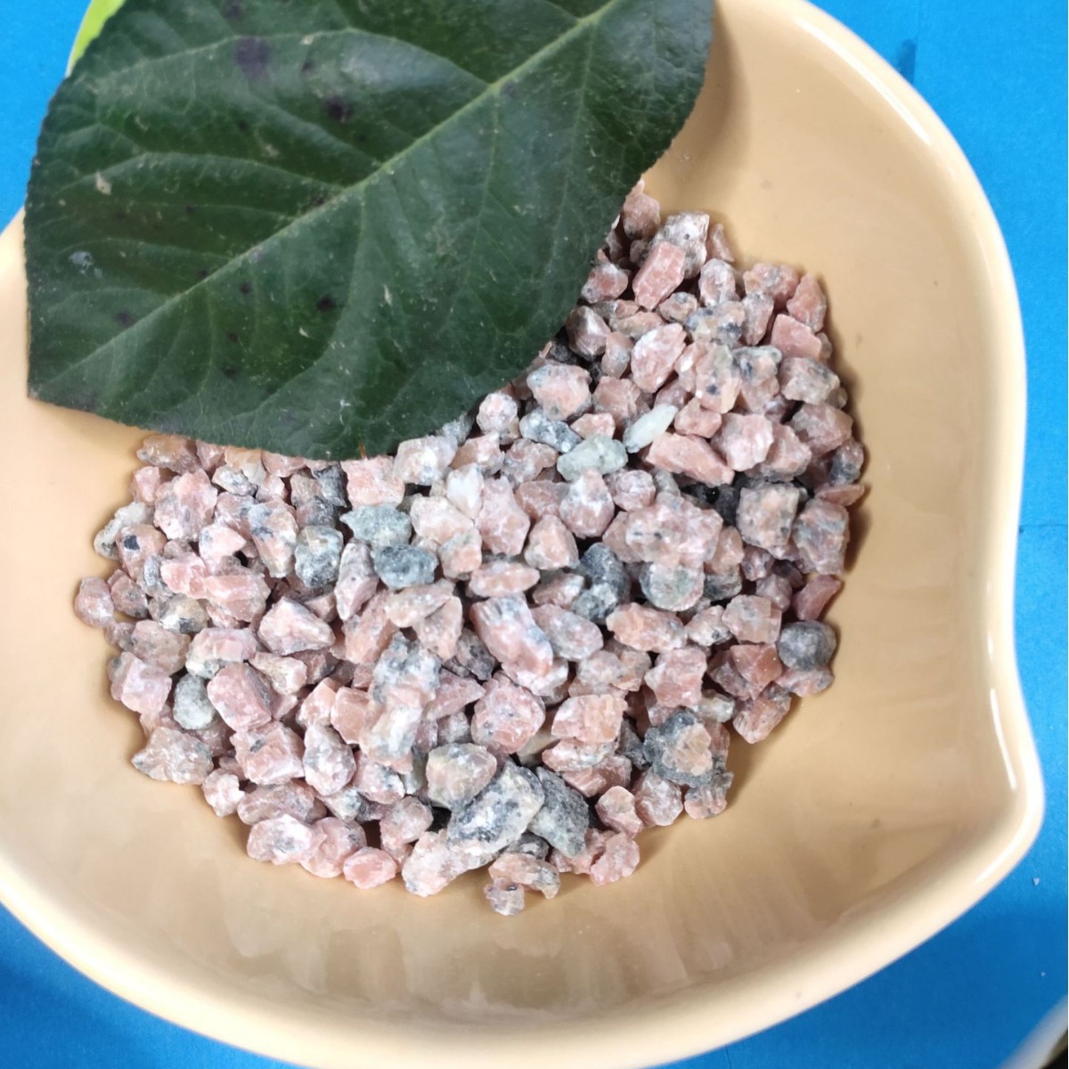 批发五彩石 染色鹅卵石 彩色小石子 水族微景观鱼缸装饰用七彩石