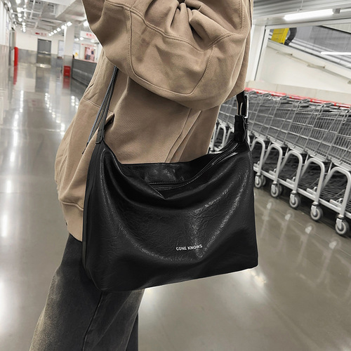 Large Capacity Crossbody Bag for Men, Smart Fashion Streetwear Unisex Shoulder Bag for Casual Commute and Tote Bag for Women