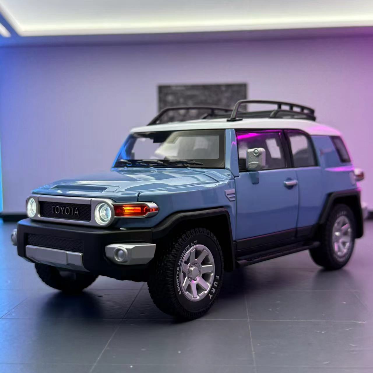Coche a modelo de coche 1:24 Toyota Cruiser FJ aleación vehículo todoterreno retorno coche de juguete modelo de efecto de sonido