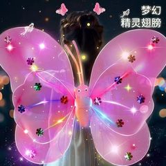 光る蝶の翼の小さい女の子は子供の天使の翼の3つのセットの花の妖精の魔法の棒を飾っておもちゃを演じます。