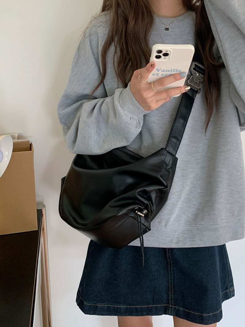 Versione coreana per le donne con grande capacità, nuova borsa tote plissettata 2024, tracolla larga casual di alta qualità per pendolari_voghion.com