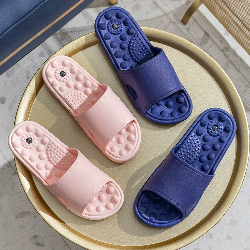 Классическая минималистская пара палец шлепанцы в ванной спальне