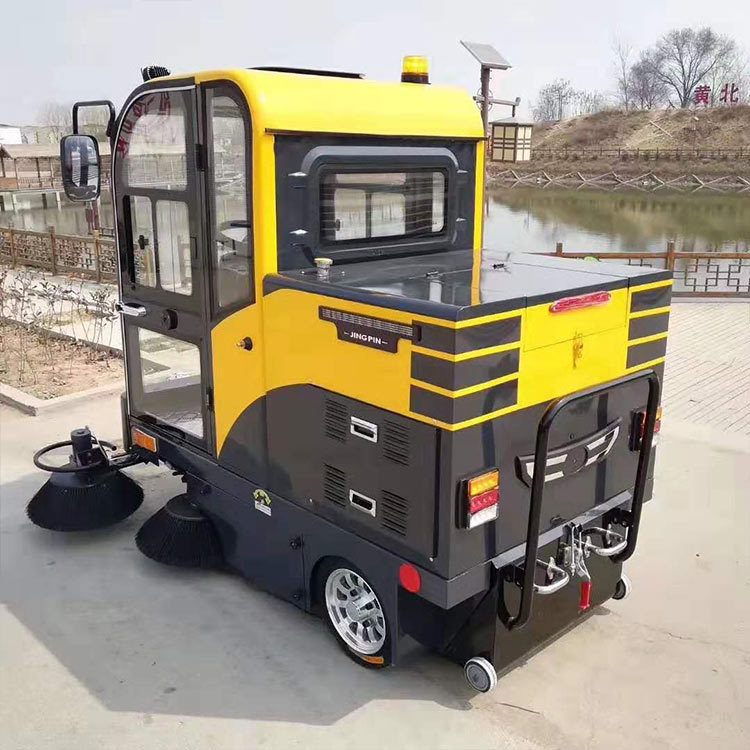 驾驶式电动扫地机四轮扫地车多功能扫地车新能源马路扫地机