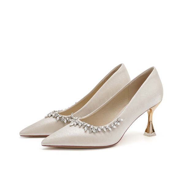 Romantic and delicate high heels stiletto heels