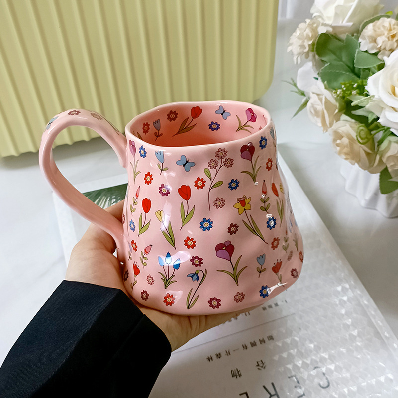 Taza de alta calidad de lujo ligera flor de dibujos animados taza de cerámica de alta capacidad taza de café de alto valor de cara taza de agua regalo