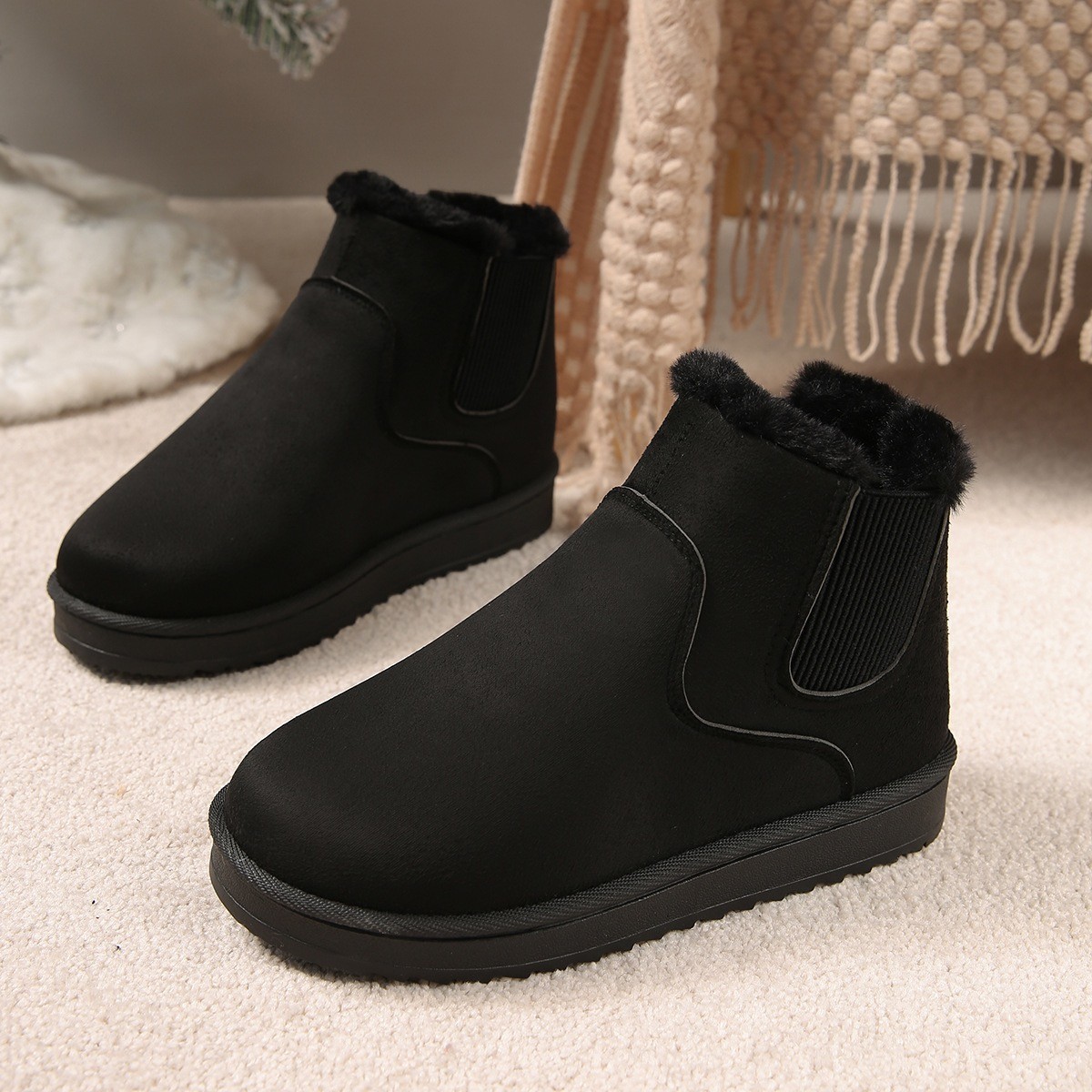 Europa y los Estados Unidos transfronterizos botas de nieve de tamaño grande mujeres 2025 nuevas botas cortas Chelsea antideslizantes versátiles botas Martin retro de moda