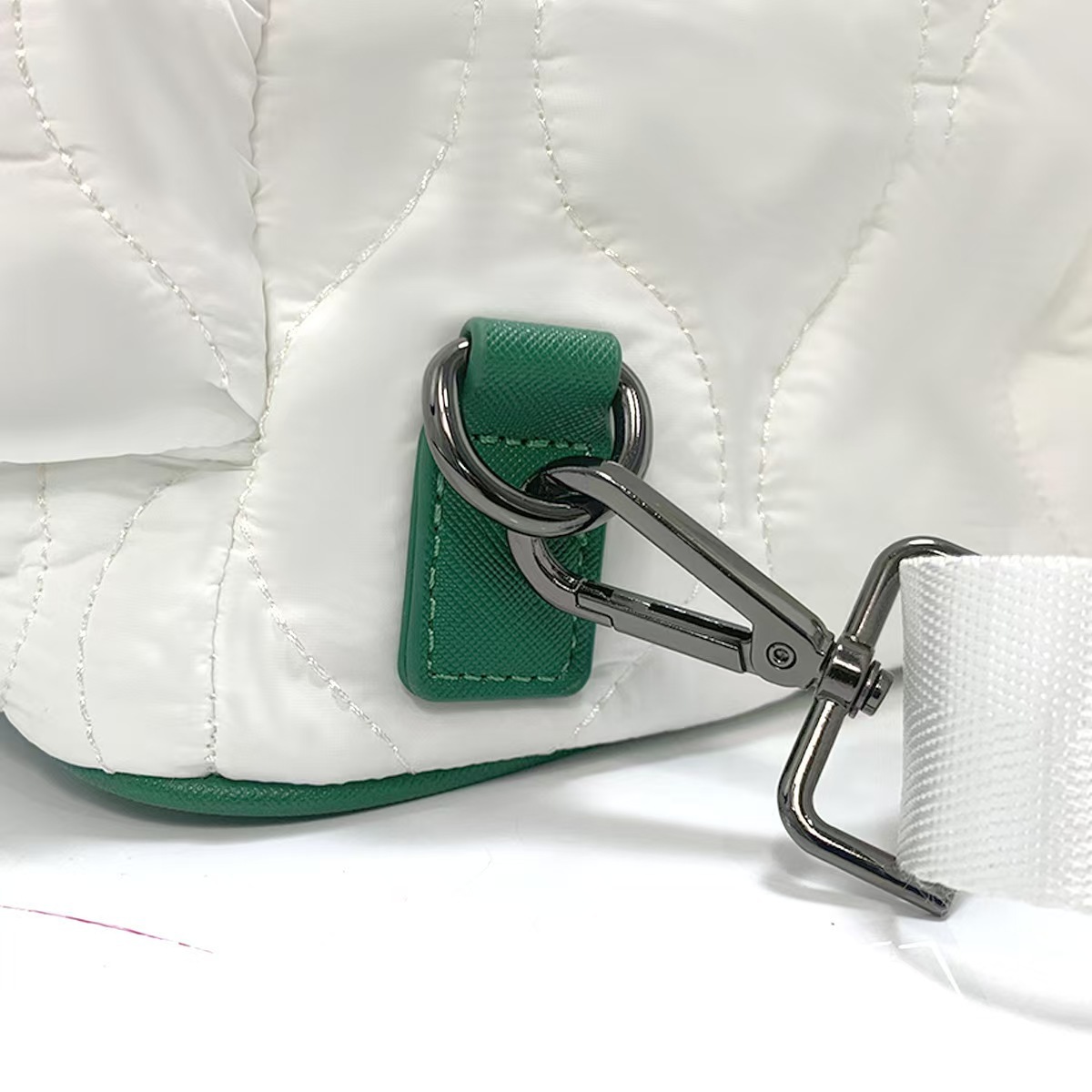 Designer gewatteerde crossbody tas met dons voor dames_voghion.com