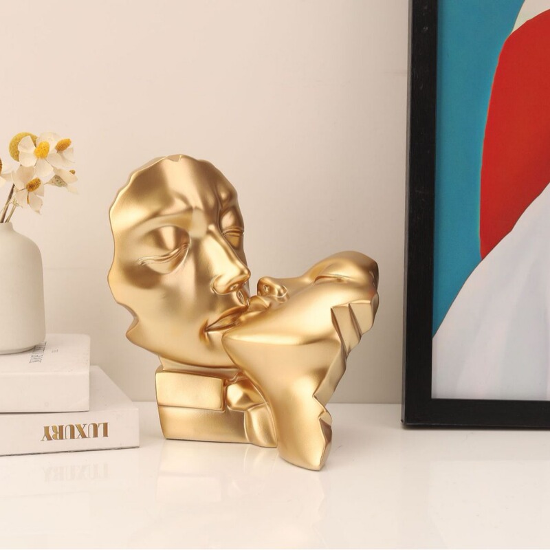 European Style Light Luxury Two of Love Couple Kiss Abstract Art Ornaments Home Living Room Wine Cabinet TV Cabinet New Chinese Style