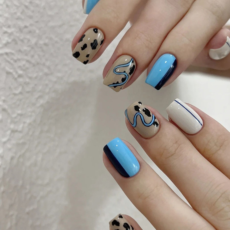 New Short Armor Suitable for Autumn and Winter Niche Personalized Korean-style Contrast Color Leopard Print ins 24 Pieces Wearable Nail Patch
