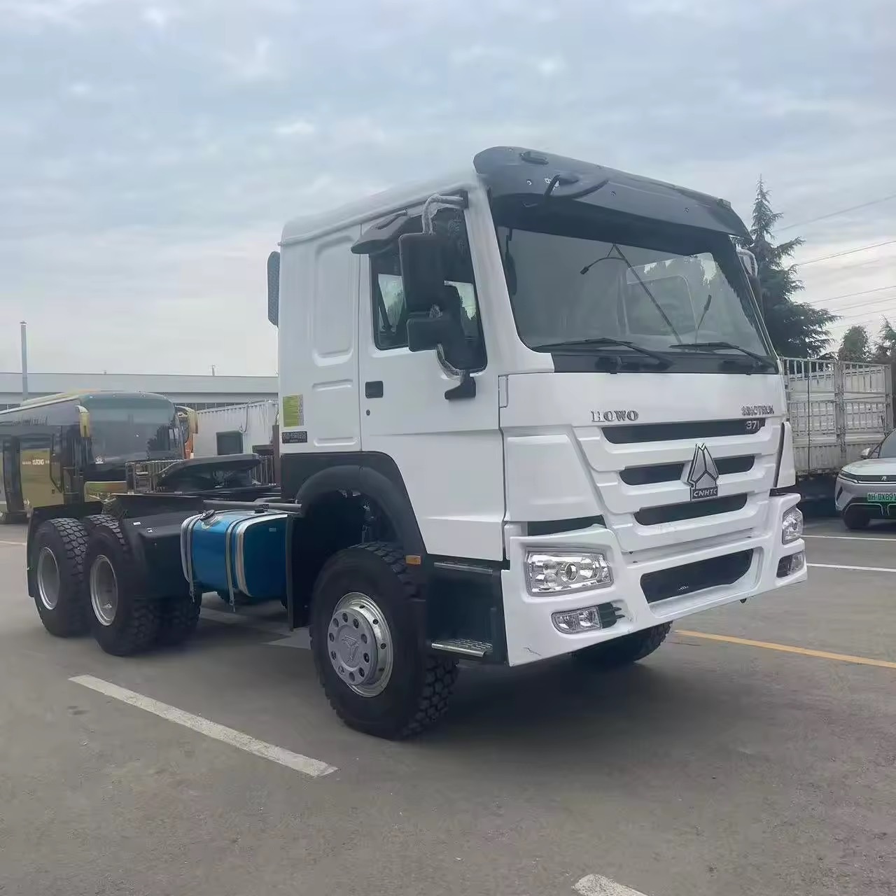 Howo Tractor Truck, Semi-Trailer Tractor Truck for Logistics Transportation, Heavy-Duty Trailer, Semi-Trailer Head, Howo Tractor Head