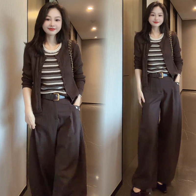 Popular women's clothing 2026 autumn new stylish age-reducing two-piece contrasting color knitted cardigan top and wide-leg pants set Popular women's clothing 2026 autumn new stylish age-reducing two-piece contrasting color knitted cardigan top and wide-leg pants set