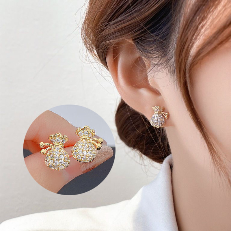 Silver Needle Niche Design Sense Pocket Earrings Full Diamond Distinctive Fashion Earrings Cute Small and Sucking Eye Women's Earrings Trend Silver Needle Niche Design Sense Pocket Earrings Full Diamond Distinctive Fashion Earrings Cute Small and Sucking Eye Women's Earrings Trend