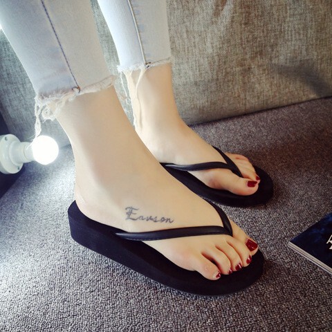 Outdoor Non-Slip Couple Flip-Flops with Thin Straps, Summer Fashionable Men's and Women's Shoes, Flip-Flops, Flats-Soled Thick-Soled Beach Shoes Outdoor Non-Slip Couple Flip-Flops with Thin Straps, Summer Fashionable Men's and Women's Shoes, Flip-Flops, Flats-Soled Thick-Soled Beach Shoes