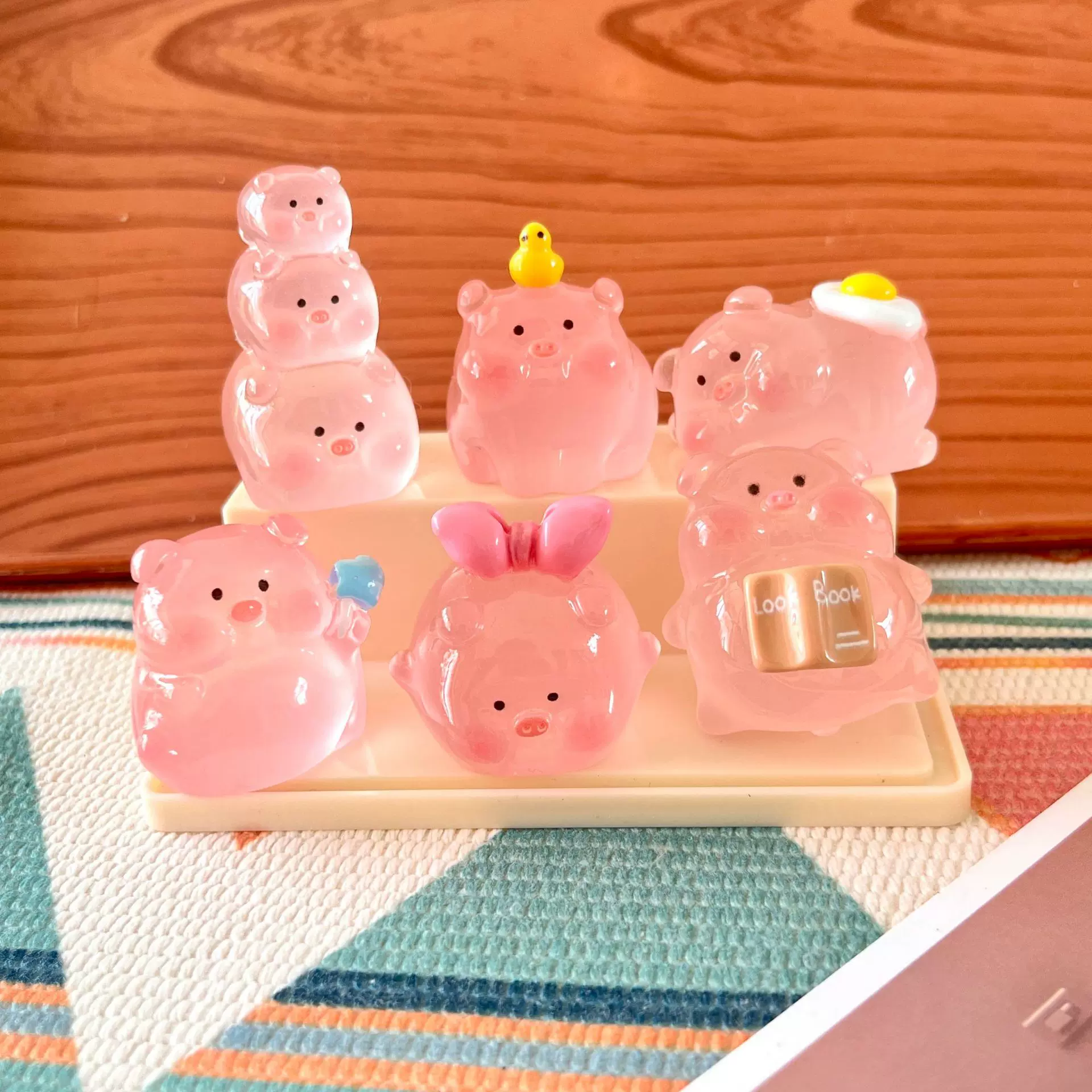 抖音爆款树脂立体卡通夜光猪 diy饰品配件钥匙扣车载盲袋对对碰