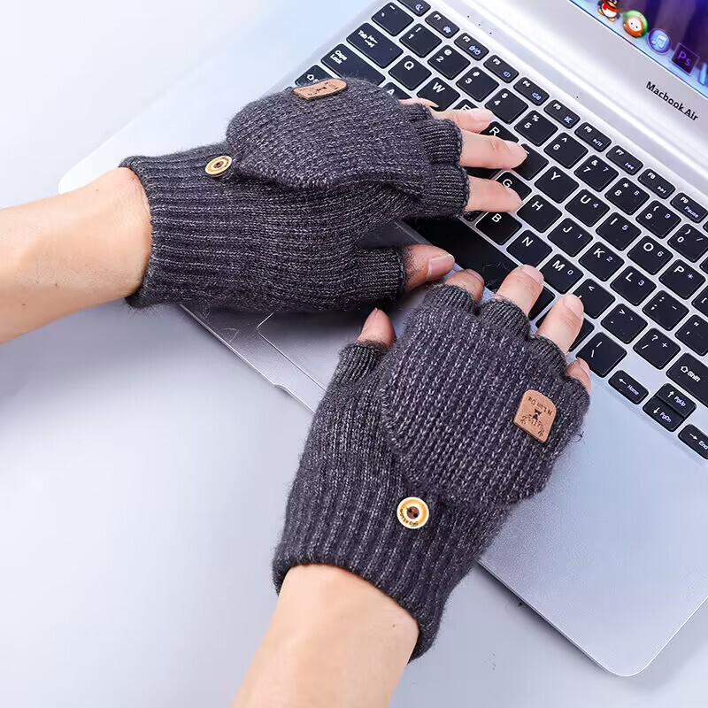 男女秋冬通用のベルベットを厚くして学生の指を漏らしてファッション的な屋外保温防寒仕事の学習手袋をカバーする|undefined