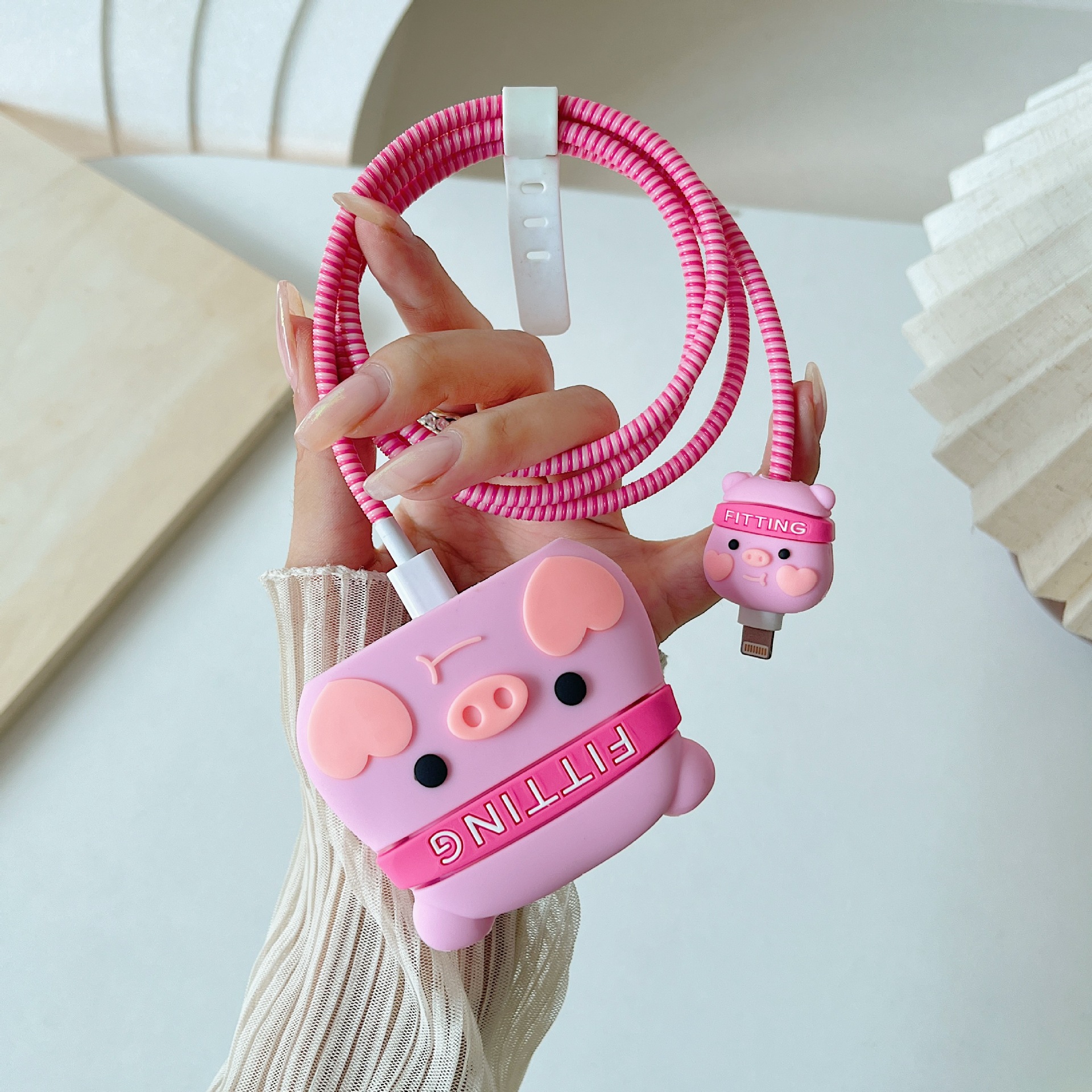 2024 nueva cubierta protectora de cabezal de carga rápida estándar británico de dibujos animados de 20W para cargador de Apple 20WPD plegable de tres enchufes