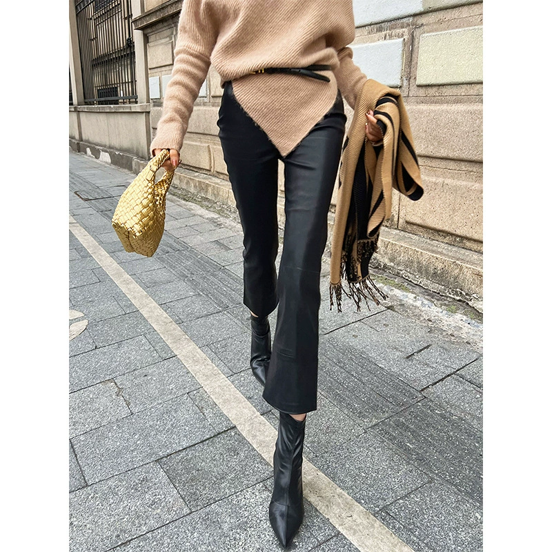 Черные укороченные кожаные брюки для женщин, леггинсы, осенне-зимний стиль, европейские товары, популярные кожаные брюки 2025 года, высококачественные повседневные расклешенные брюки