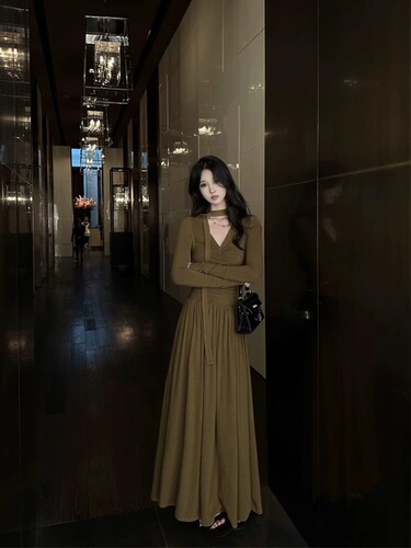 Lady's V-neck Lace Dress with Long Sleeve Knit, Autumn Pleated Fitted Long Dress with Design Sense, Waist Cinching A-line Skirt