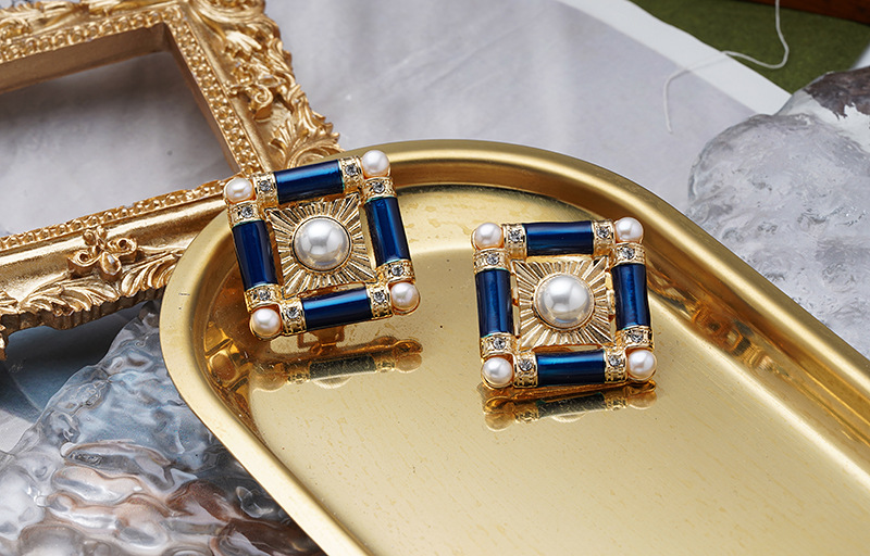 Retro Square Alloy Pearl Inlay Rhinestones Womenu0027S Ear Studs 1 Pair