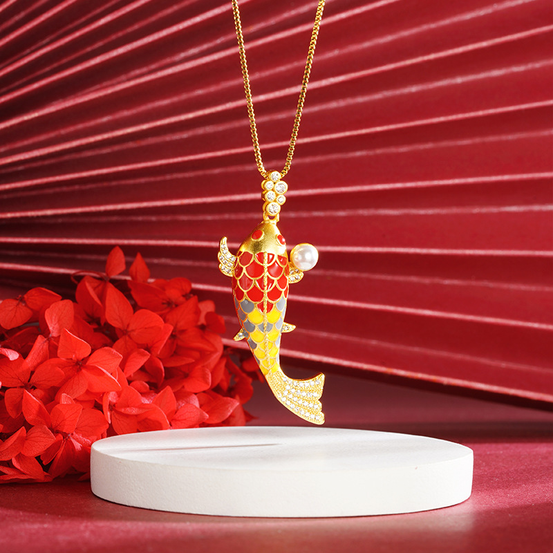 Colgante de koi azul quemado con diamantes de oro de arena vietnamita para mujeres