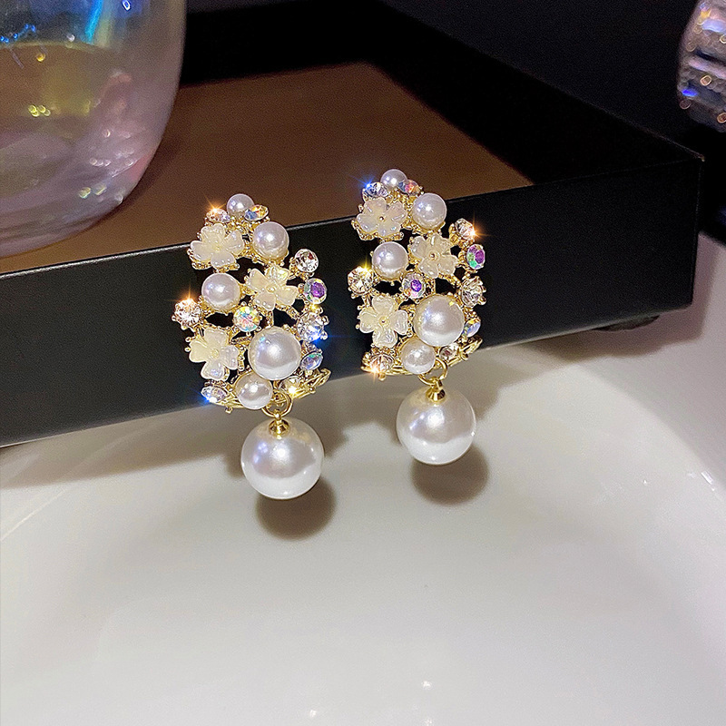 1 Pair Elegant Simple Style Leaf Flower Bow Knot Inlay Imitation Pearl Alloy Rhinestones Drop Earrings display picture 3