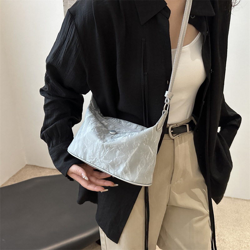 Bolso debajo de las axilas para mujeres 2024 nuevo verano alto sentido de hombro mochila de hombro universal bolso de bolsas de bolsas de bolsas de mujer de verano explosivo