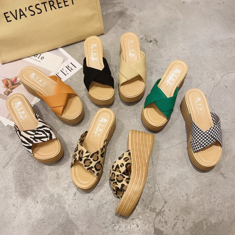 Французские тапочки, женские летние сандалии на танкетке 2023, летние сандалии с открытым носком, повседневные уличные тапочки на платформе с леопардовым принтом на толстой подошве 7cm