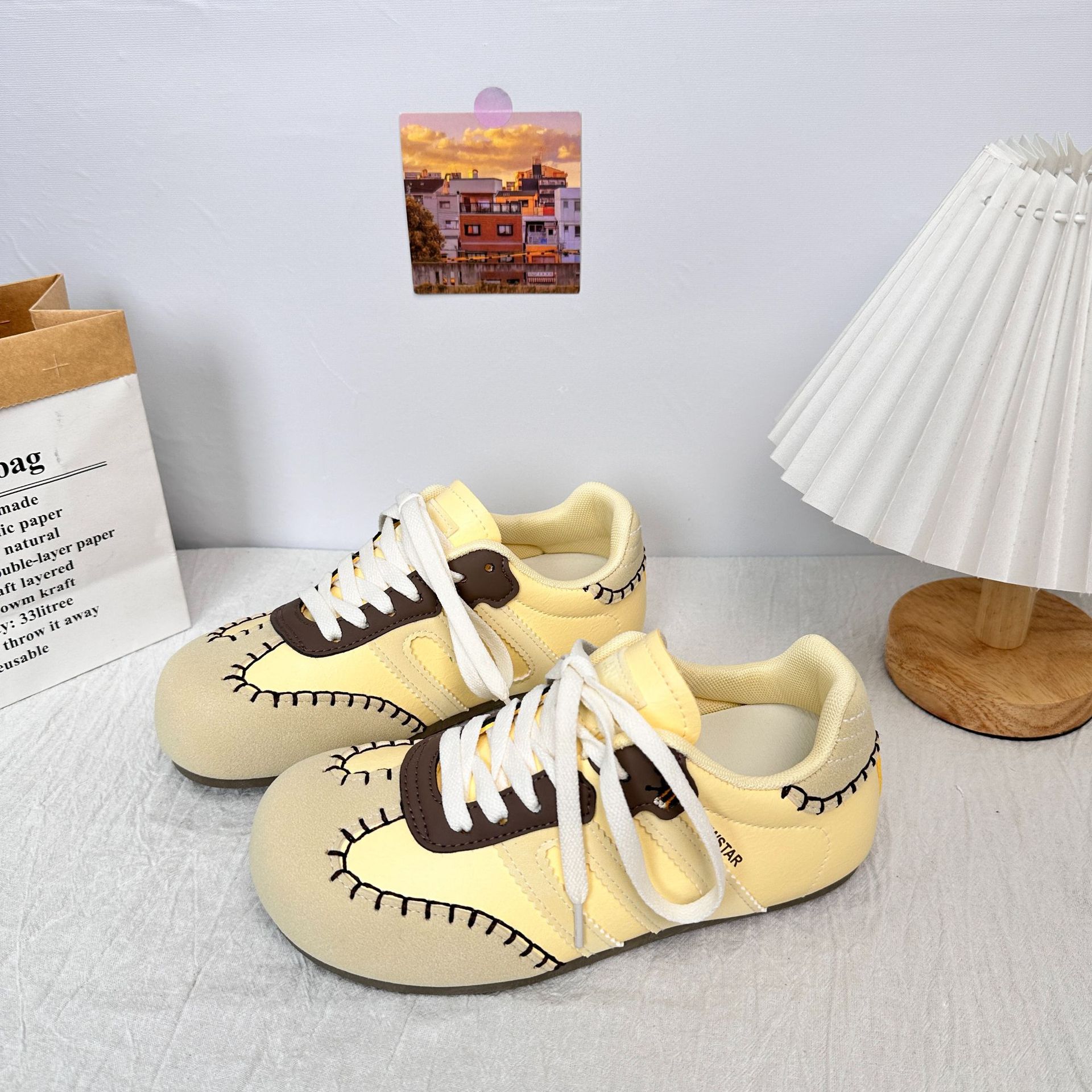 Yuanbo ins versión coreana de los nuevos zapatos blancos de entrenamiento alemán retro ligero para mujer 2025 estudiantes de primavera zapatos casuales planos en nombre del cabello image 5