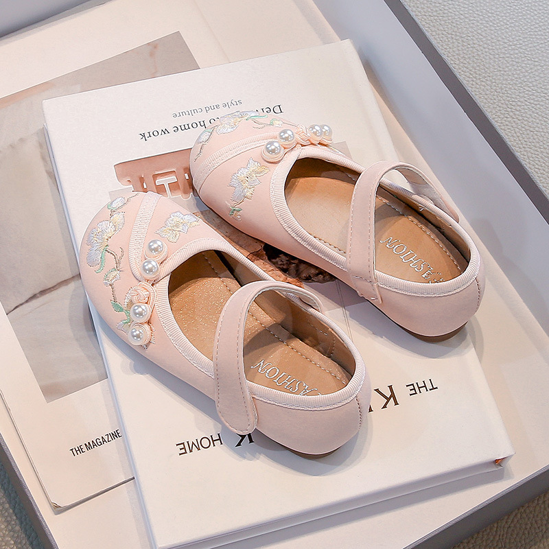 Zapatos Hanfu para niñas 2025 verano nuevos zapatos de princesa para niños estilo nacional falda de cara de caballo zapatos bordados zapatos de cuero para niñas marea image 4