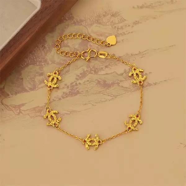 Spit Ice Double C Bracelet Light Luxury High-End Fashion Niche Temperament Versatile 2025 New Hand Accessories Gift for Girlfriend