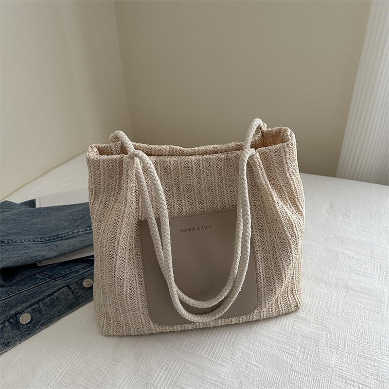 Straw shoulder bag