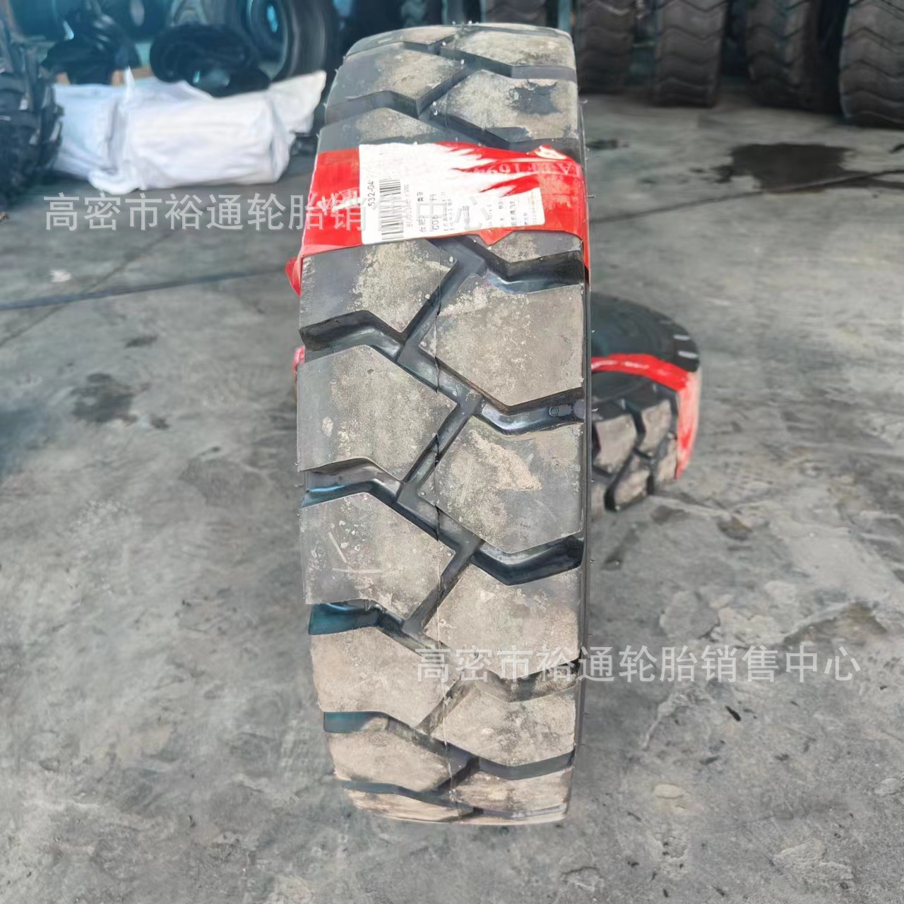 工业叉车实心充气轮胎8.25-15 7.50-16 7.00-12 两大块花 配钢圈