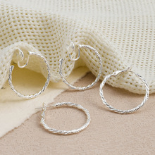 ���s�ٴ��yɫ�黨Ȧ���D�Ӷ��A�o��������P�߼���С���OӋ�ж��h