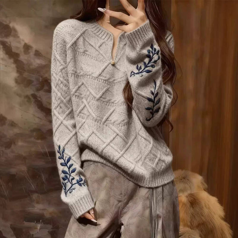 Gray Simple Design New Chinese Style Long-Sleeved Knitwear for Women 2025 Autumn and Winter New Style Exquisite Retro Large Size Top Gray Simple Design New Chinese Style Long-Sleeved Knitwear for Women 2025 Autumn and Winter New Style Exquisite Retro Large Size Top