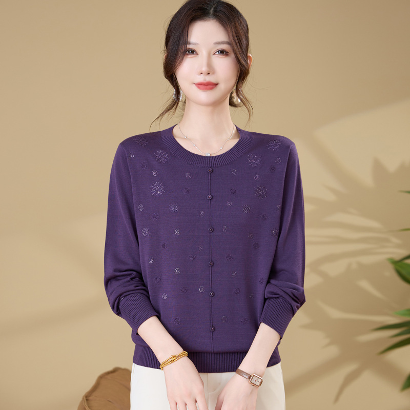 Stylish spring and autumn thin knit top for mothers, plus-size women's clothing, Lyocell Tencel slimming base shirt Stylish spring and autumn thin knit top for mothers, plus-size women's clothing, Lyocell Tencel slimming base shirt