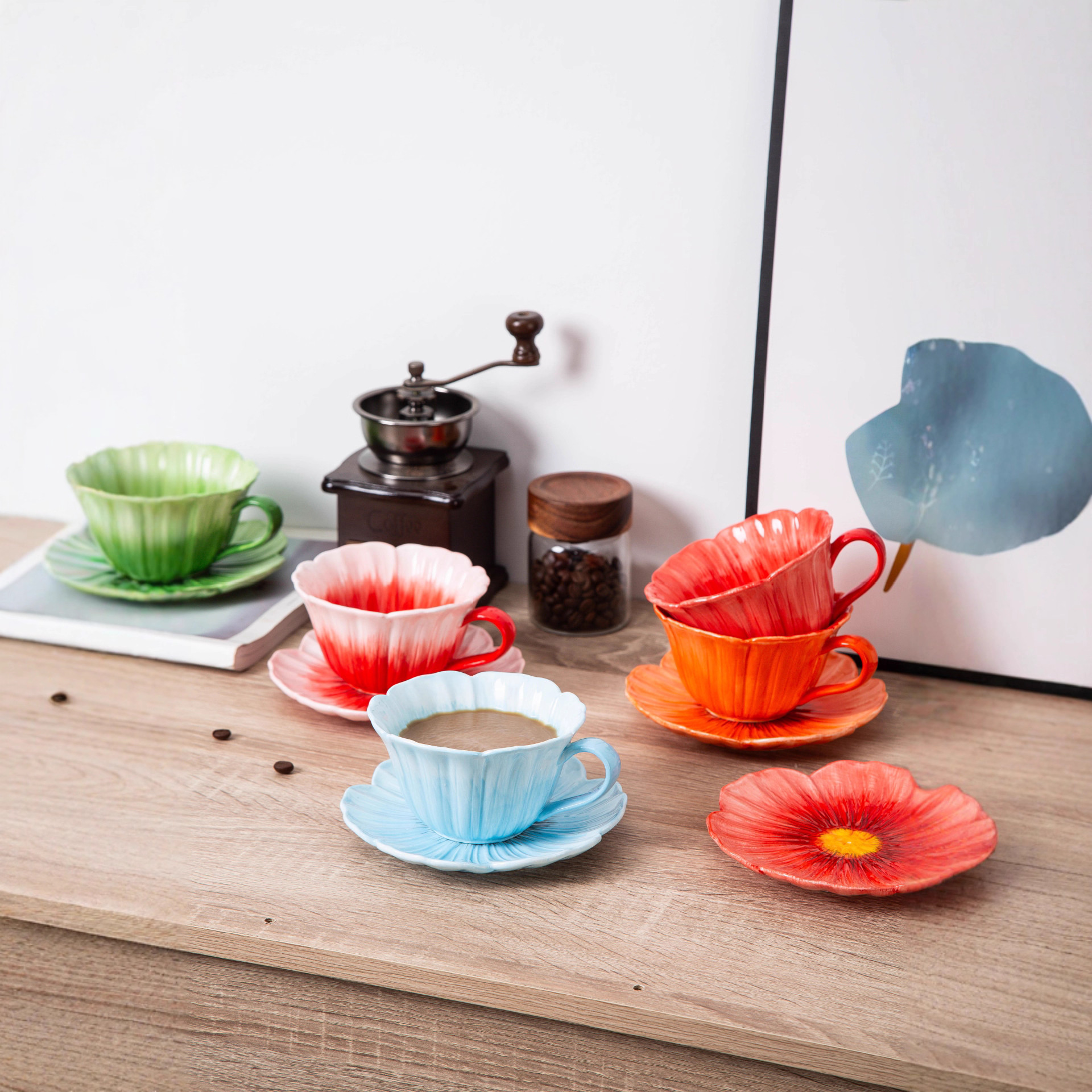 Esmalte pintado a mano de alto valor de la cara, tazas de café y platos de lujo ligero y creativo, tazas de café hechas a mano.