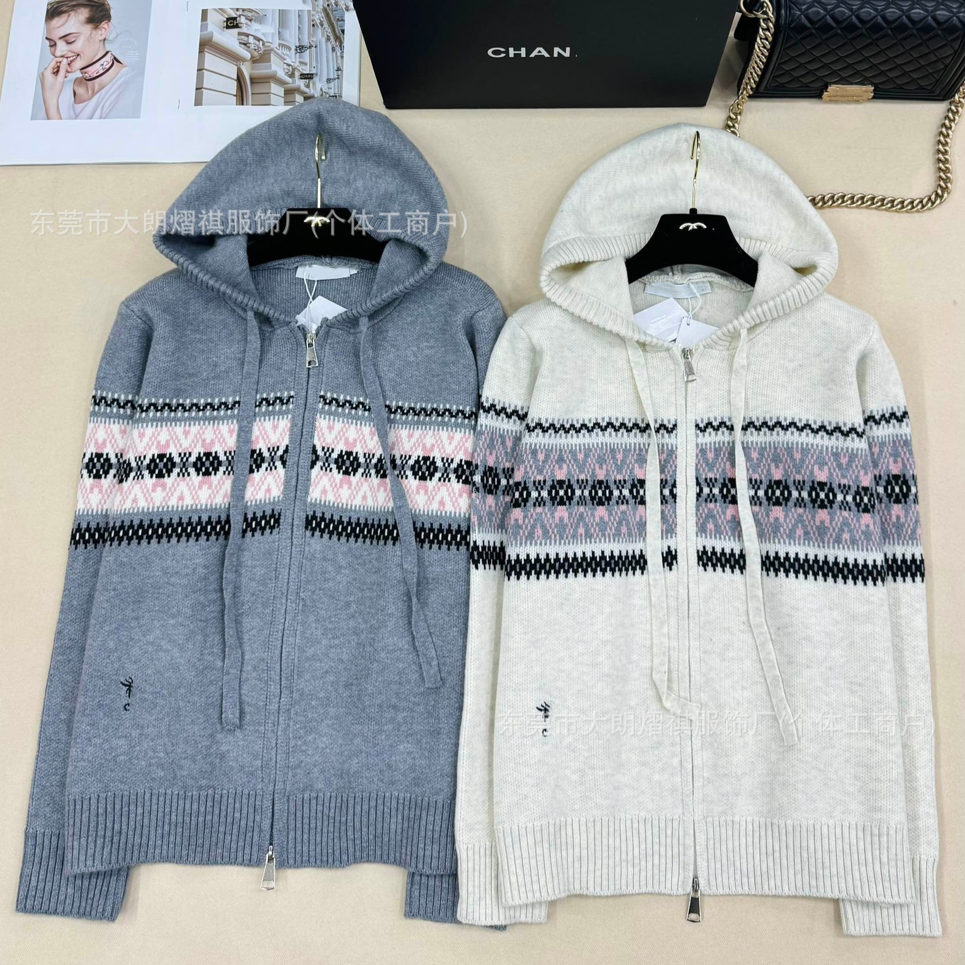 深圳南油货～高版本D家25早秋新款 撞色条纹蜜蜂刺绣针织连帽刺绣