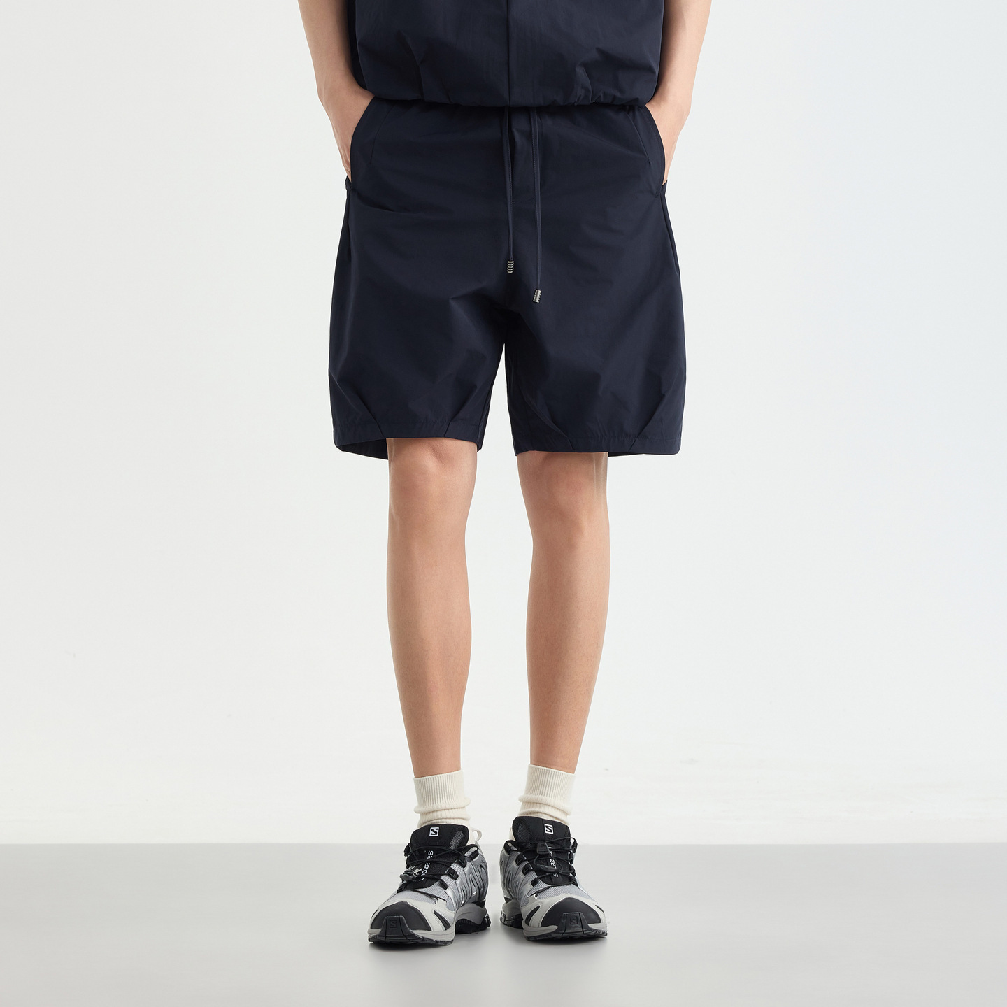 Bộ đồ thể thao nam 2 mảnh áo sơ mi cổ đứng không nút phối quần short — Quần Short Màu Xanh Đen (91680)