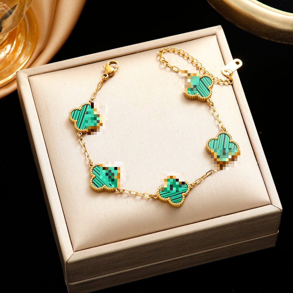 Pulsera de trébol de acero titanium vendedora caliente transfronteriza europea y americana con incrustaciones de concha pulsera colgante pulsera de diseño avanzado sin desvanecimiento al por mayor