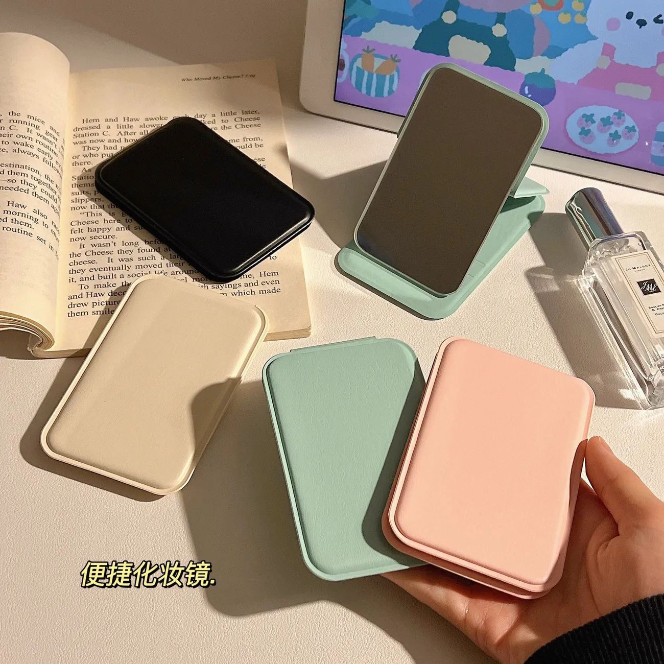 Handheld foldable folding small mirror for students