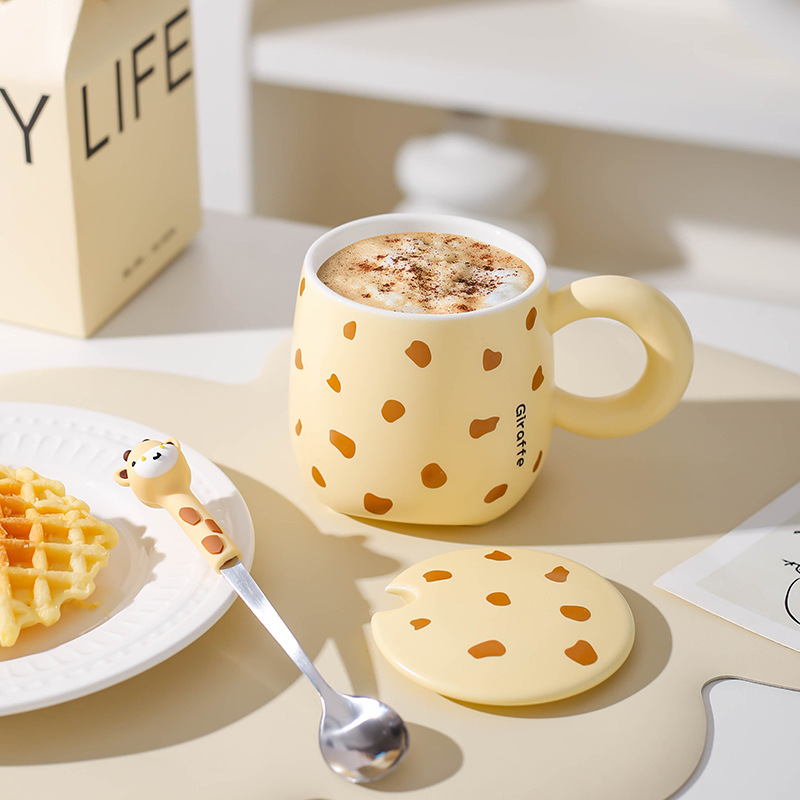 Tazas de cerámica creativas y lindas tazas con cubierta de cucharas tazas de agua para niños tazas de pareja tazas de leche tazas de café para chicas